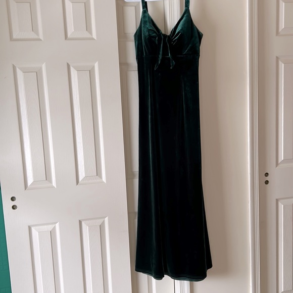 Revelry Dresses & Skirts - Revelry Drew Velvet Bridesmaid Dress. Classic Emerald Size 8